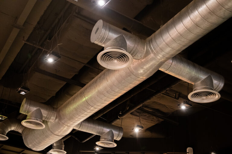 commercial hvac ducts on the ceiling